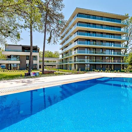 Clyde-Premium Lelle Waterfront Private Apartment Balatonlelle Bagian luar foto
