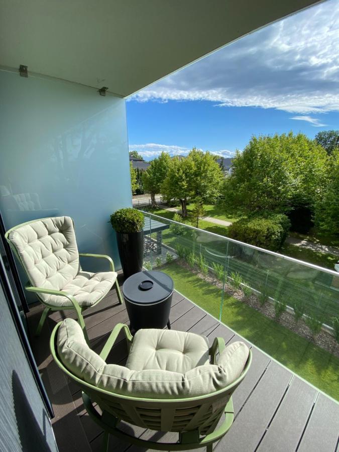 Clyde-Premium Lelle Waterfront Private Apartment Balatonlelle Bagian luar foto