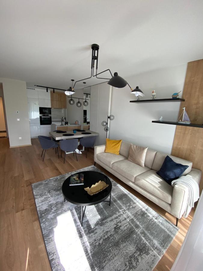 Clyde-Premium Lelle Waterfront Private Apartment Balatonlelle Bagian luar foto