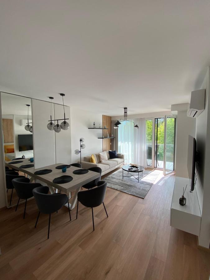 Clyde-Premium Lelle Waterfront Private Apartment Balatonlelle Bagian luar foto