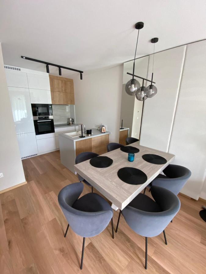 Clyde-Premium Lelle Waterfront Private Apartment Balatonlelle Bagian luar foto