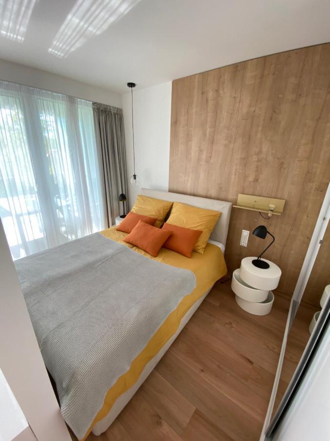 Clyde-Premium Lelle Waterfront Private Apartment Balatonlelle Bagian luar foto